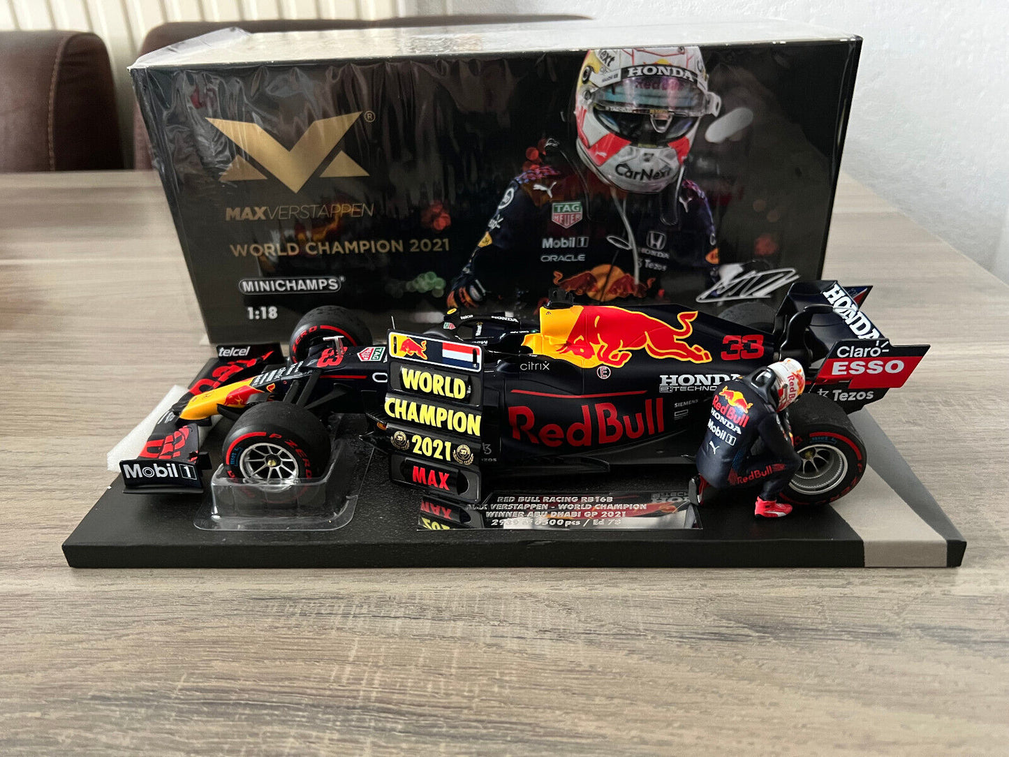 Max Verstappen #33 Red Bull RB16b GP Abu Dhabi 2021 Minichamps 1/18