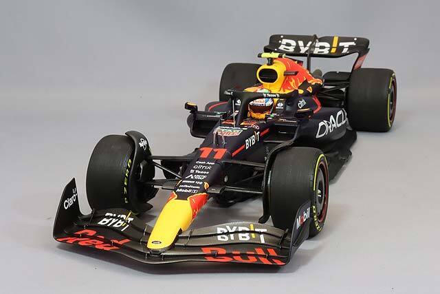 Checo Perez #11 Red Bull victoria GP Singapur 2022 1/18