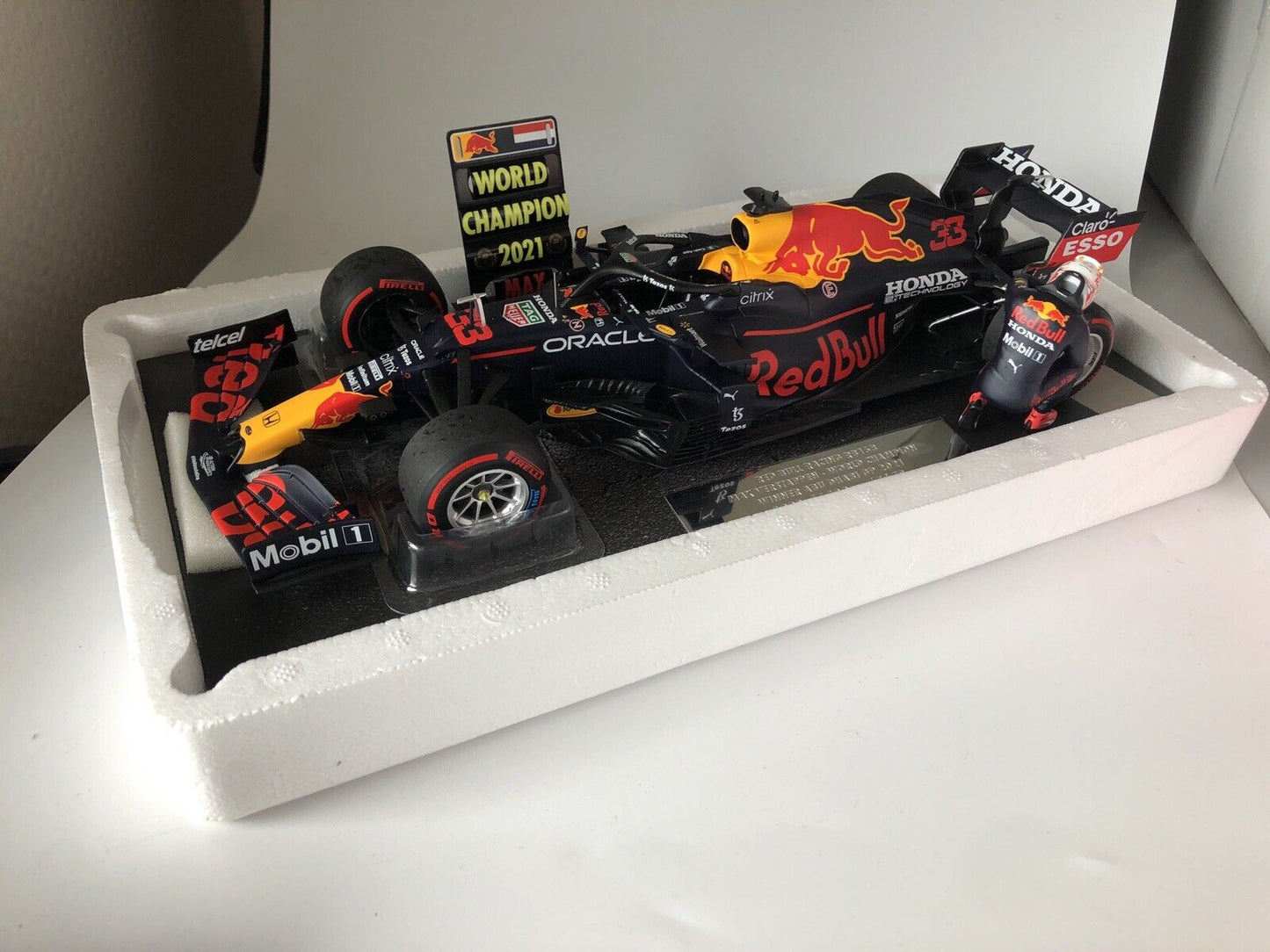 Max Verstappen #33 Red Bull RB16b GP Abu Dhabi 2021 Minichamps 1/18