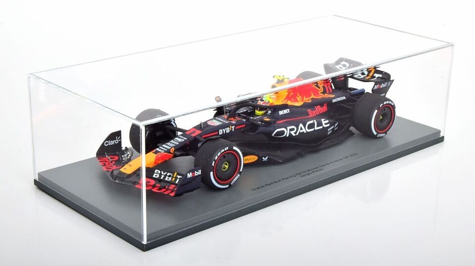 Checo Perez #11 Red Bull RB19 Victoria GP Arabia 2023 Spark 1/18