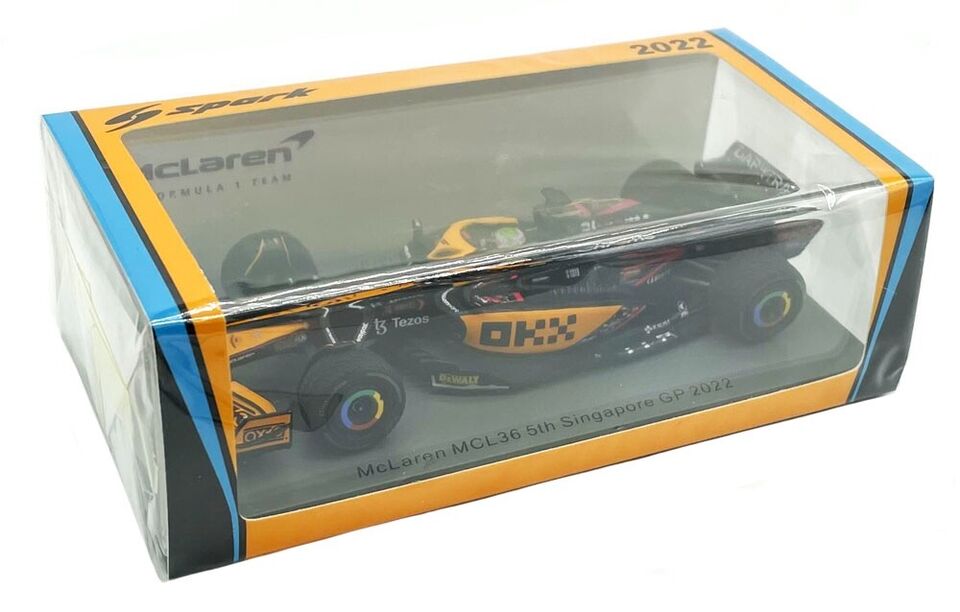 Daniel Ricciardo #3 McLaren MCL36 GP Singapur 2022 Spark 1/43