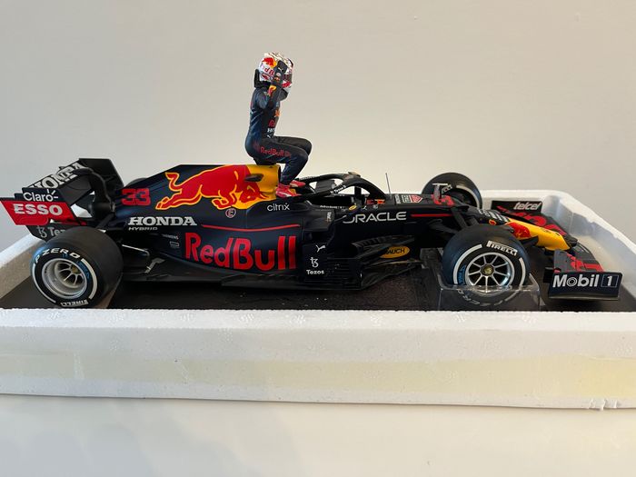 Max Verstappen #33 Red Bull RB16b Gp Mónaco 2021 Minichamps 1/18