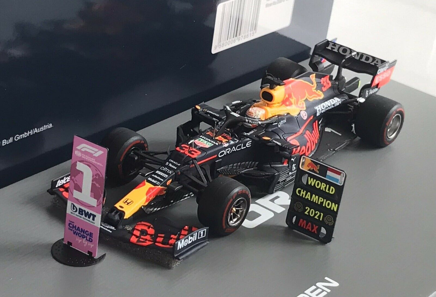 Max Verstappen Red Bull RB16B Winner Abu Dhabi GP 2021 Spark 1/43