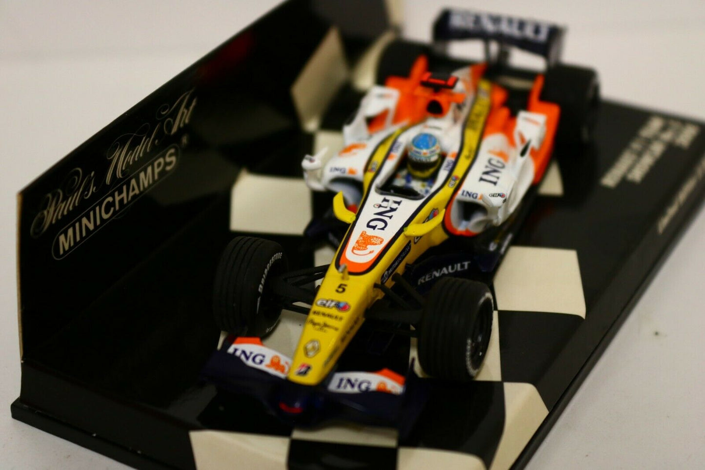 Fernando Alonso #5 Renault F1 Team Showcar 2008 Minichamps 1/43